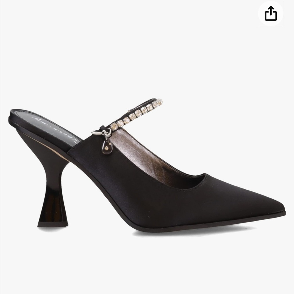 Women's Circus NY, Monique Pump
